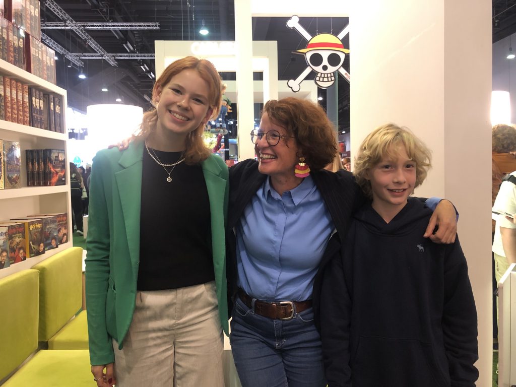 Marie und Felix mit Margit Auer auf der Frankfurter Buchmesse 2023
