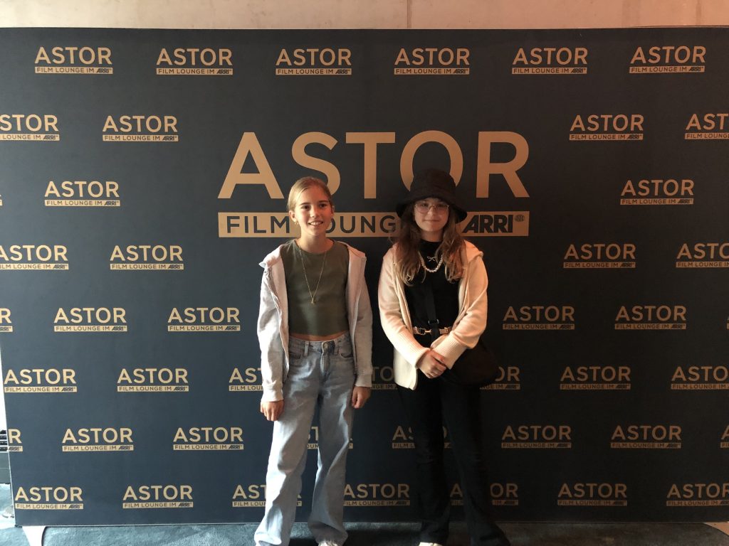 unsere Reporterinnen im Astor Arri FIlm Lounge