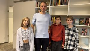 Interviewer*innen mit dem Verleger Jo Lendle