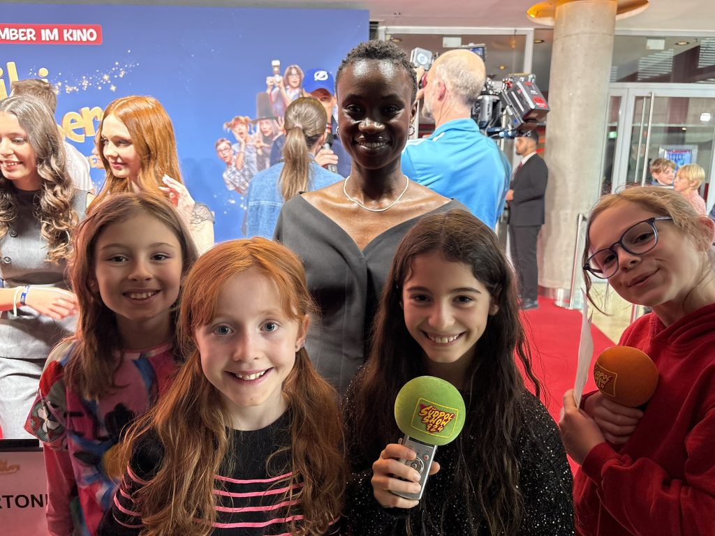 Mit Lorna Ishema (Hexe Aja) aus Bibi Blocksberg - Das gro&szlig;e Hexentreffen