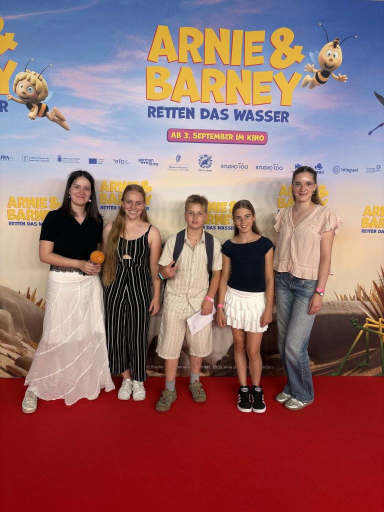 Das ganze S&uuml;dpolteam auf dem roten Teppich